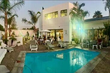 צימר Au Plais De Langebaan At Palm Tree Villa