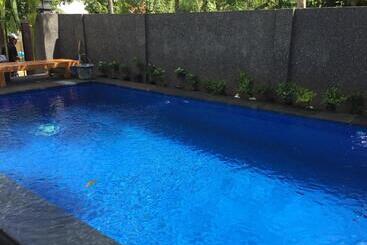 تختخواب و صبحانه Lazy Inn Kuta Lombok