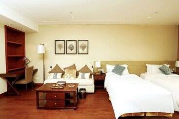 Отель Qingdao Impression