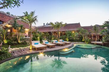 Hotel Umakayu Joglo Villa Canggu   Boutique