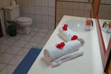 پانسیون Fare Aute Beach