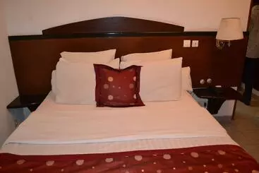 هتل Le Luxtral Hôtel