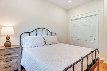 Montgomery Cottage W/ Fenced Yard < 1 Mi To Lakes!