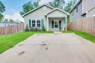 Montgomery Cottage W/ Fenced Yard < 1 Mi To Lakes!