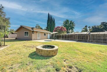 Mökkimajoitus Lakeside Home W/ Fire Pit: 4 Mi To Lake Jennings!