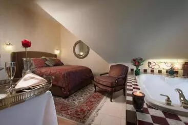 Historic Webster House Bed And Breakfast Inn