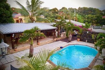 تختخواب و صبحانه La Villa Du Bassin