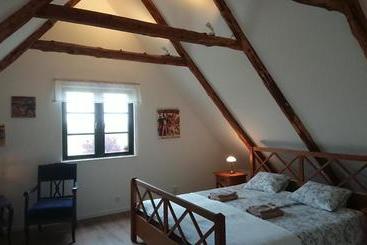 Bed and Breakfast Gården Mellan Slotten