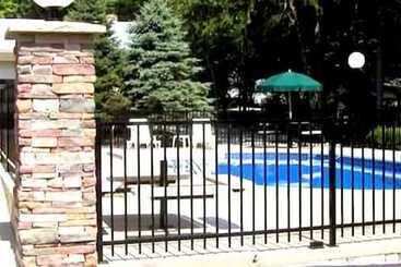 Hotel Timber Pointe Resort