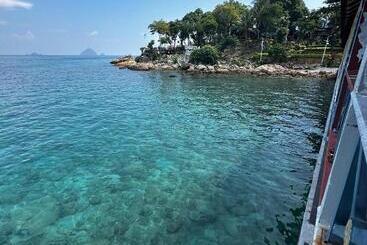 Shari La Perhentian Island Resort