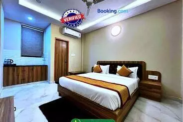 Hotel Vrinda Niddhivan ! Fully Ac, Prem Mandir At Walking Distance ! Just Near The Iskcon Temple   2