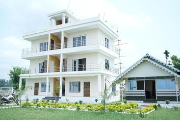 Hotel Queen Of Dooars Eco Resort
