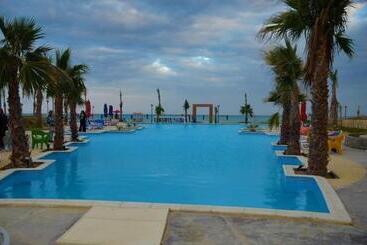 استراحتگاه Lasriena Palm Beach Ain Sokhna