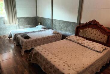 Albergue Pousada Chacara Família H