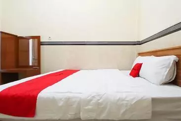 Hotel Reddoorz At Dien Homestay Syariah Alun Alun Pasuruan
