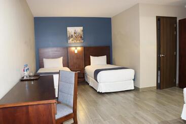 فندق San Agustin Plaza