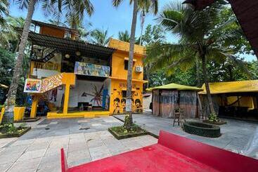 Mandala House   Party Hostel