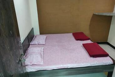 Goroomgo Hotel Kailash Kuti Guest House Ujjain Near Shri Ram Ghat