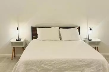 Majatalo Waterfront Basement Unit Near Mgm