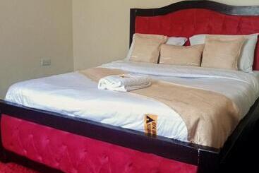 استراحتگاه Lakeside Boffar Cabins