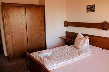 Majatalo Monteurzimmer Lichtenauer Hof