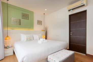 Апарт-отель Cozy Room Near Night Bazaar