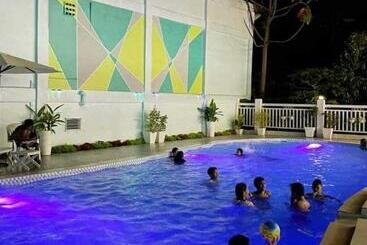 Bed and Breakfast Carms Villa Resort