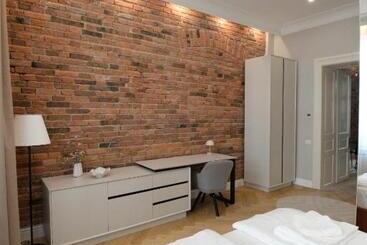 تختخواب و صبحانه City Central Escape