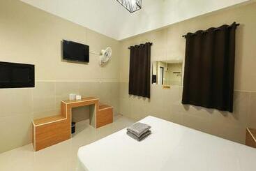 Hotel Oyo 75522 Classroom Resort