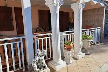 هاستل Kanalu Land