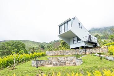 Hotel Tomorrowland Farms And Suites