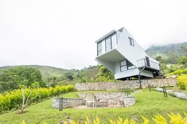 ホテル Tomorrowland Farms And Suites