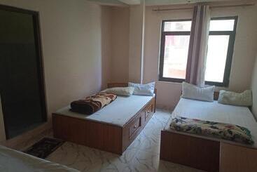 مُتل Laliguras Hotel And Lodge