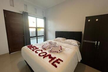 פנסיון Larissa Guest House