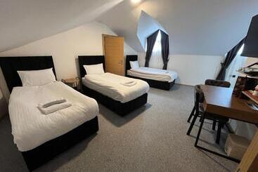 בית מלון כפרי New Garden Airport