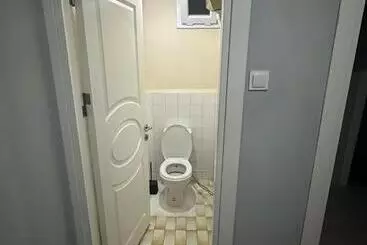 Majatalo Private Room In İstanbul 2 Mins To Metrobüs In Shared Apartment