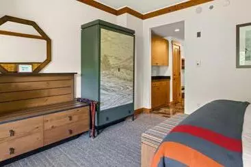 Lomakeskus #337 Inside Lodge At Spruce Peak Studio Ski In In Ski Out