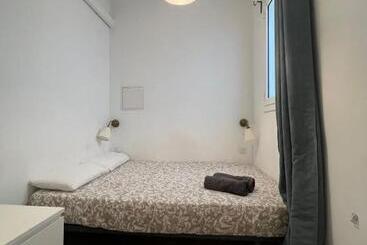 هاستل Private Rooms Near Parallel Av