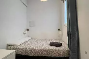 هاستل Private Rooms Near Parallel Av