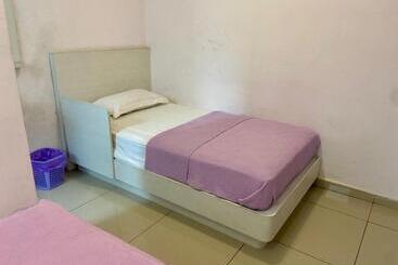 Lavender Riverside Hotel   Hostel