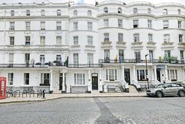 Hotelli The Chapter   The J Hyde Park