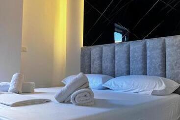 Aparthotel Nōya Suites Sr