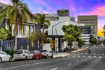 Balboa Park Hotel   Walk To Little Italy   Queen