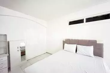 Hotel Homestay & Cafe Blessings Near Station Center Town Redpartner
