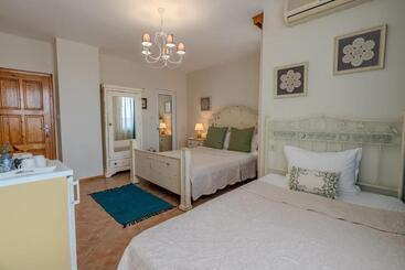 Pensão Kalina Guest Rooms