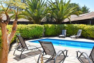 Bed and Breakfast Kamaku Guesthouse Cc