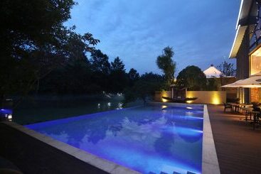 Muise Tented Camp Resort