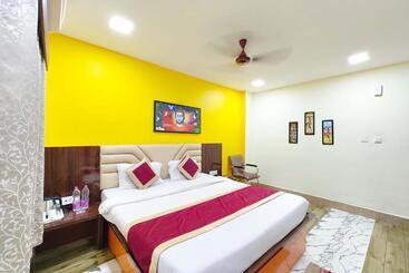 Goroomgo Hotel Coral Suites Puri Swimming Pool With Fully Air Conditioned And Spacious Room Near