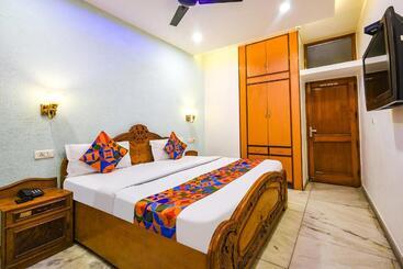 Отель Fabexpress Skylark