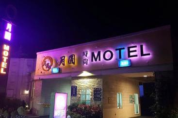 Full Moon Boutique Motel